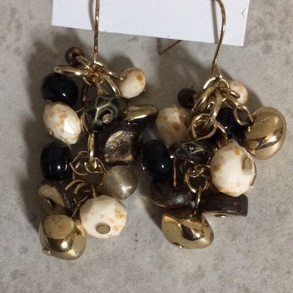 Cream and brown beaded gold drop earrings - Picture 6 of 8